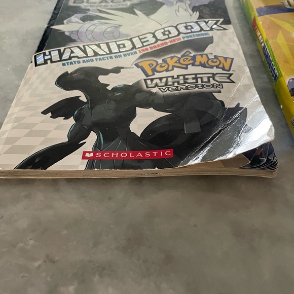 POKEMON SCHOLASTIC HANDBOOK Bundle of 2 - Picture 7 of 8